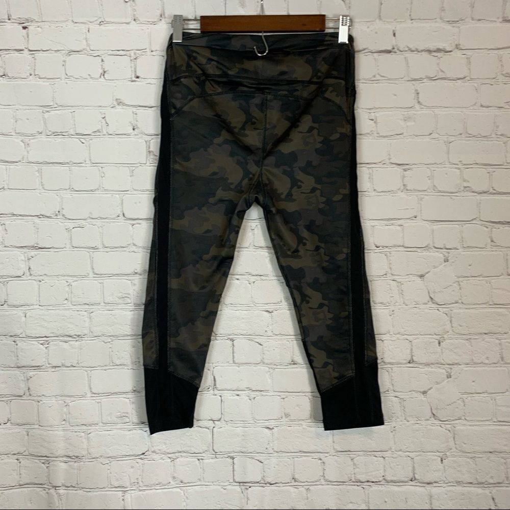 Therapy performance compression leggings camo size large - Picture 5 of 9